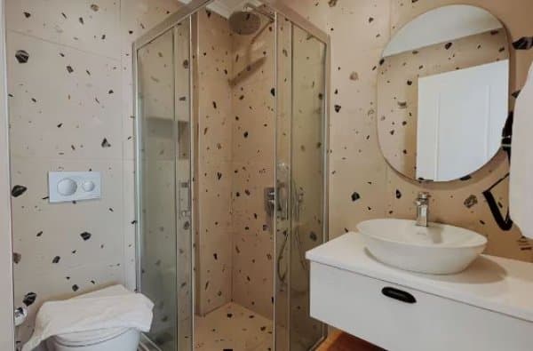 1+1 Suite Üst Kat Havuz veya Bahçe Manzaralı Oda 4