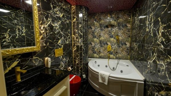 Jakuzili Aile Odası 4