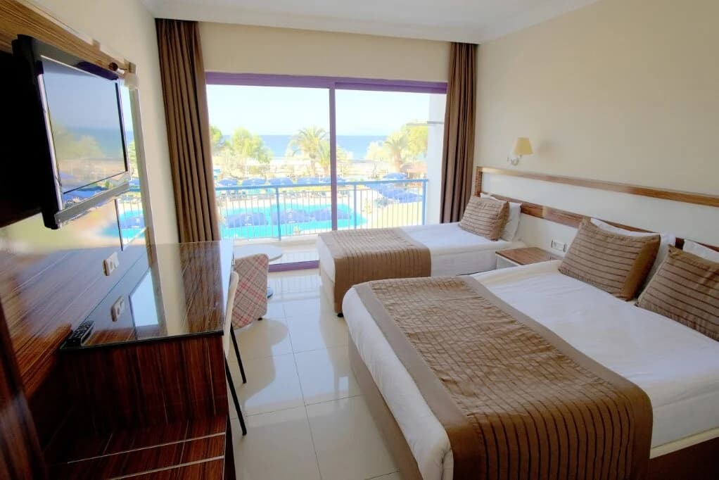 Deluxe Deniz Manzaralı Balkonlu Oda 1