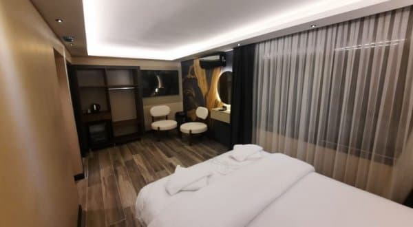 Deluxe D Room 2