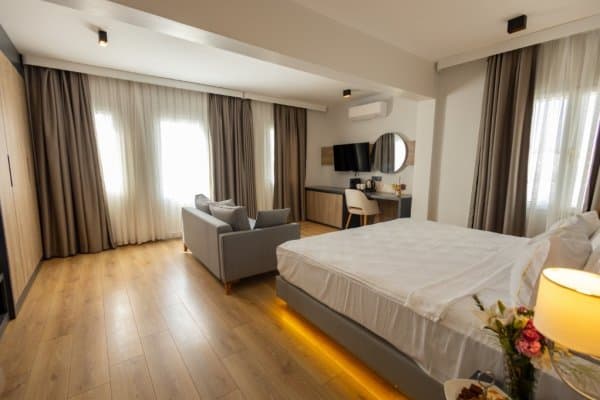 Grand Suite Room 2