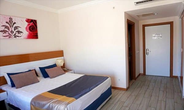 Bahçe ve Şehir Manzaralı Standart Oda 1