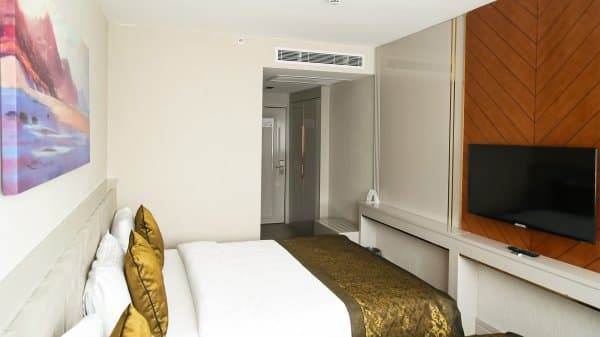 SIGNATURE DELUXE ROOM 3