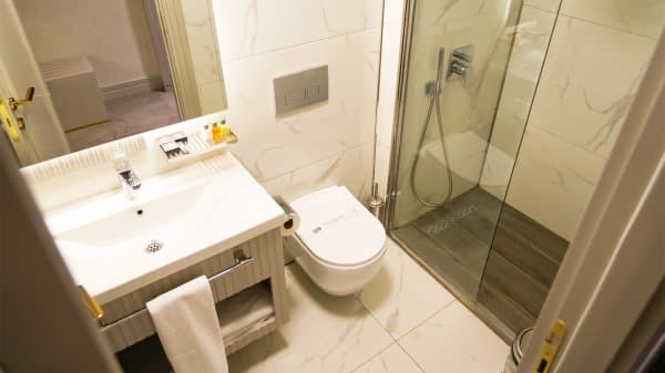 SIGNATURE DELUXE ROOM 4