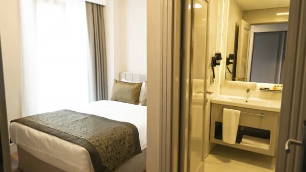 JUNIOR DELUXE ROOM 1