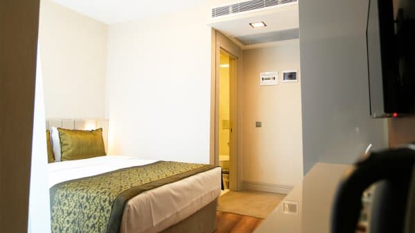 JUNIOR DELUXE ROOM 3