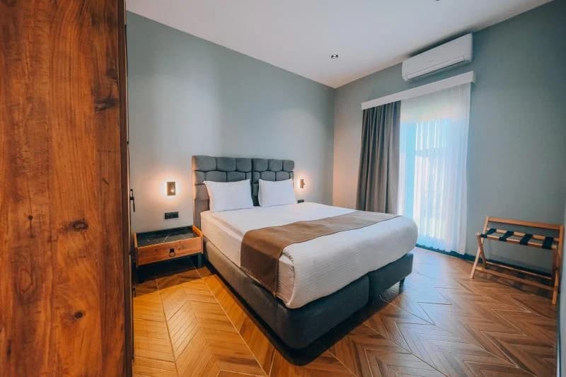 1+1 VİLLA, GÖL VEYA BAHÇE MANZ. ISITMALI HAVUZLU 2