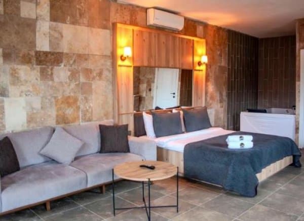 Jakuzili ve Şömineli Deluxe Oda, Bahçe Manzaralı 2