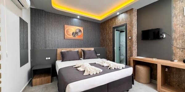 Standart Kara Manzaralı Oda 1