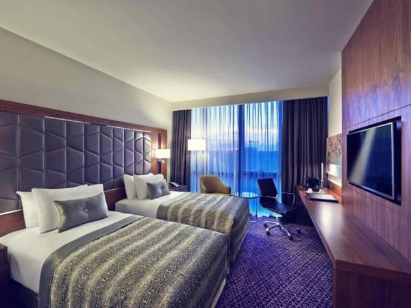 Superior Twin Room With City View  4