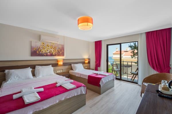 Deniz Manzaralı Triple Oda  1