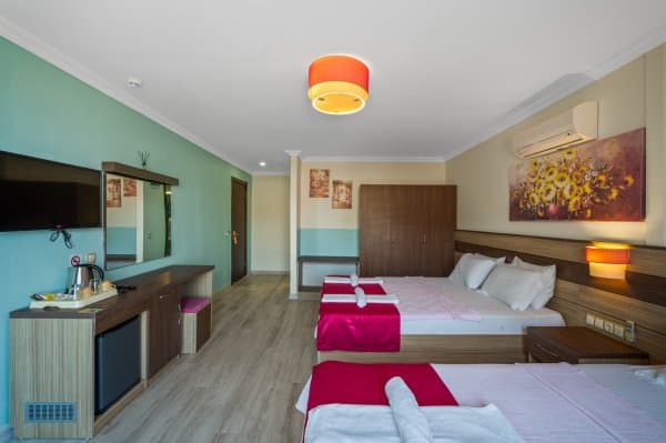 Deniz Manzaralı Triple Oda  4