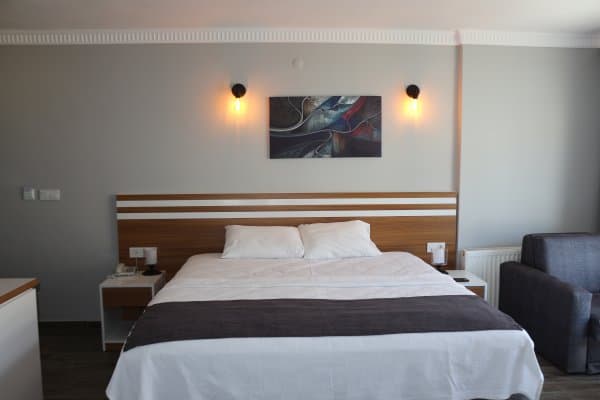 Kara Manzaralı Aile Odası Fransız Balkonlu 1