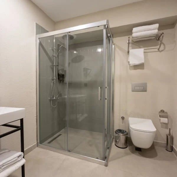 Ekonomik Oda Üç Kişilik Penceresiz 4