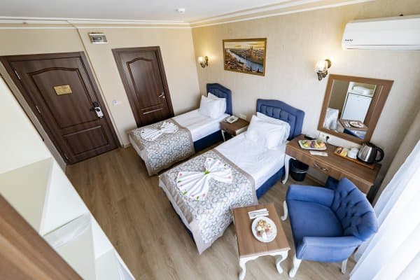 Şehir Manzaralı Fransız Balkonlu Twin Oda     2