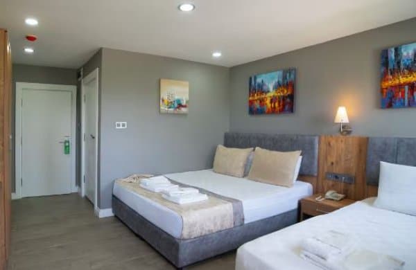 Standart Deniz Manzaralı 3 Kişilik Oda 2