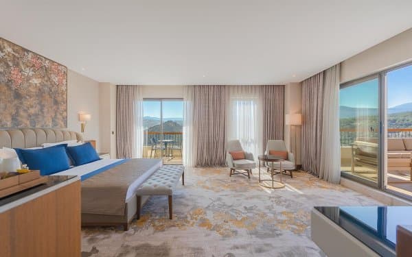 Superior Corner Oda Havuz Manzaralı 1