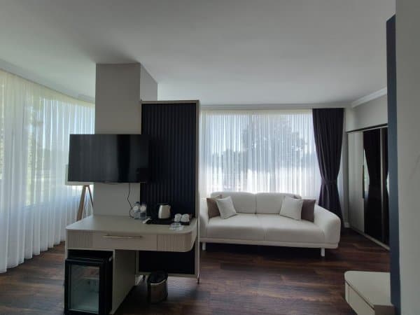 Deluxe Room with Sea View 2