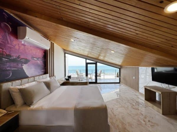 Deniz Manzaralı Jakuzili Suite 1