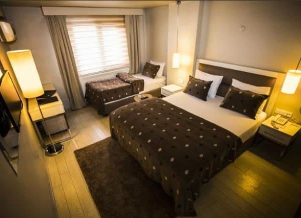 Triple, Şehir Manzaralı 1