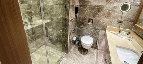 Superior King Room City View 4