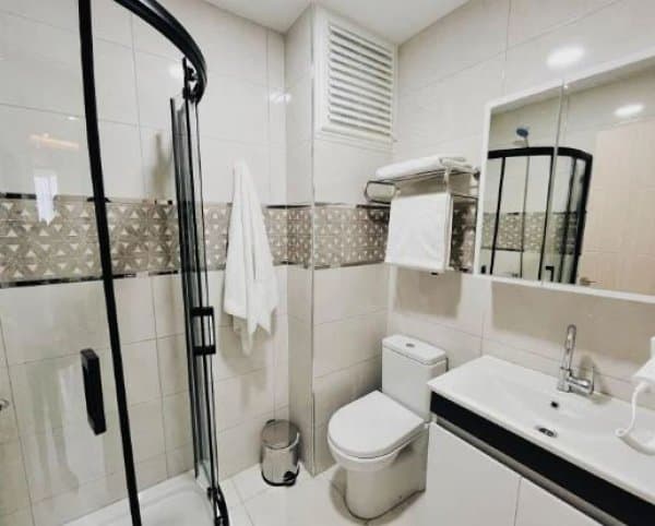 Üç Kişilik Şehir Manzaralı Oda 4