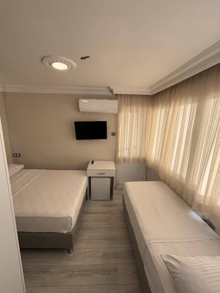 3 Kişilik Şehir Manzaralı - Balkonlu Aile Odası  2