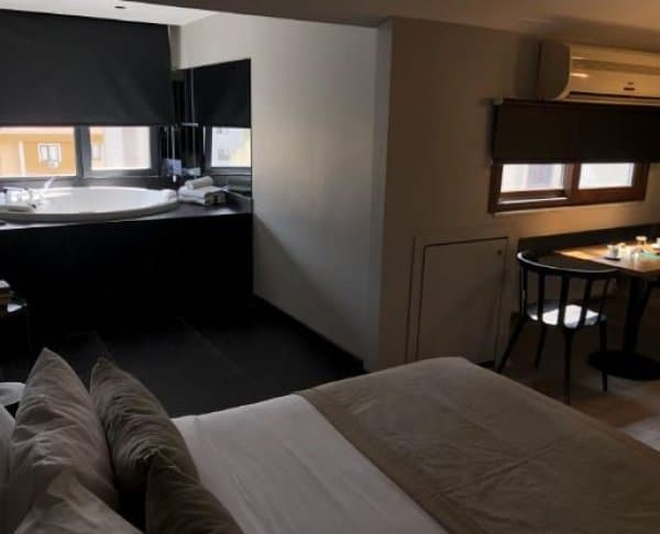 Studio Suite with Jacuzzi 2