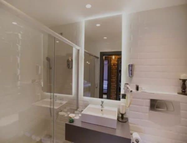 Studio Suite with Jacuzzi 4