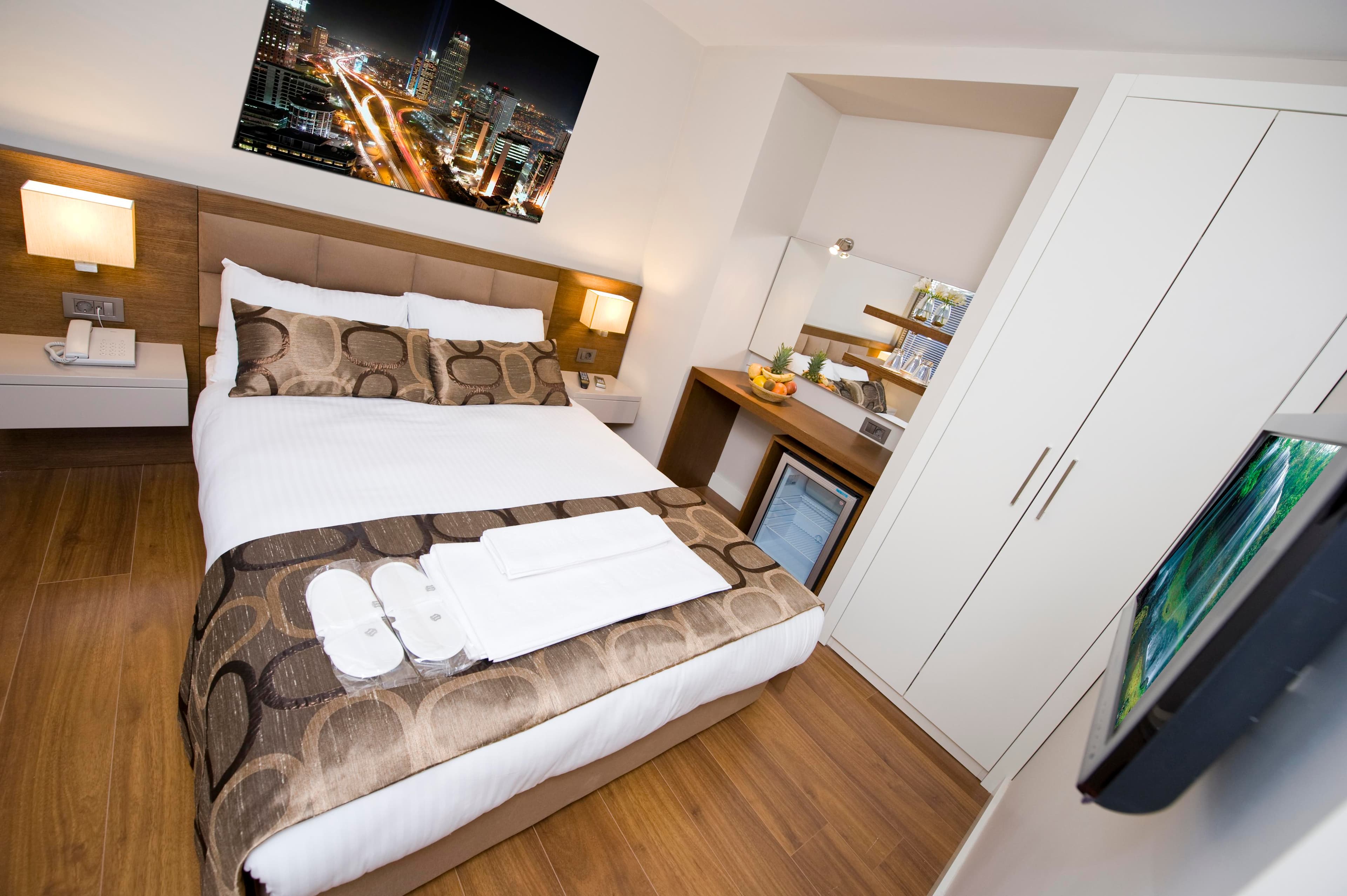 Ekonomik Oda Çift Kişilik Geniş Yataklı Oda 1