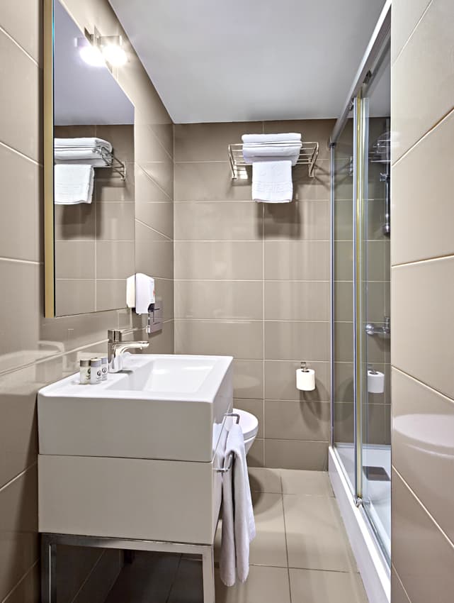 Ekonomik Oda Çift Kişilik Geniş Yataklı Oda 2