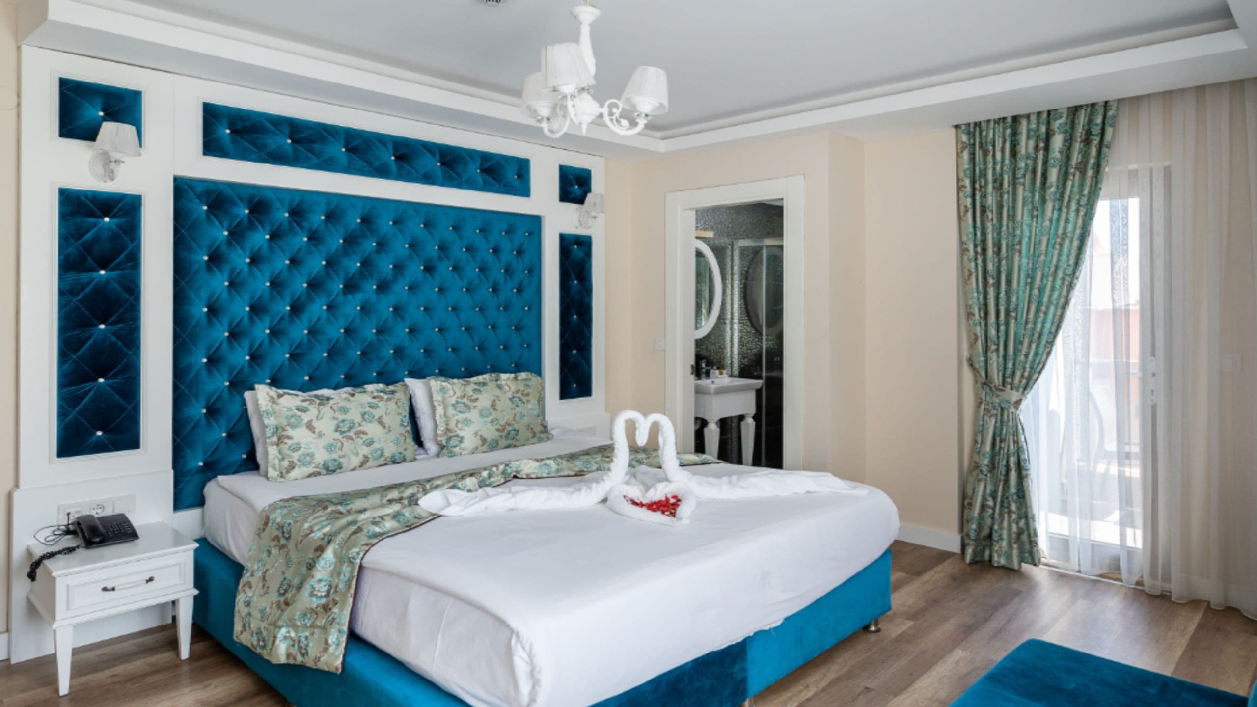 Mic Royal Hotel-resim-1