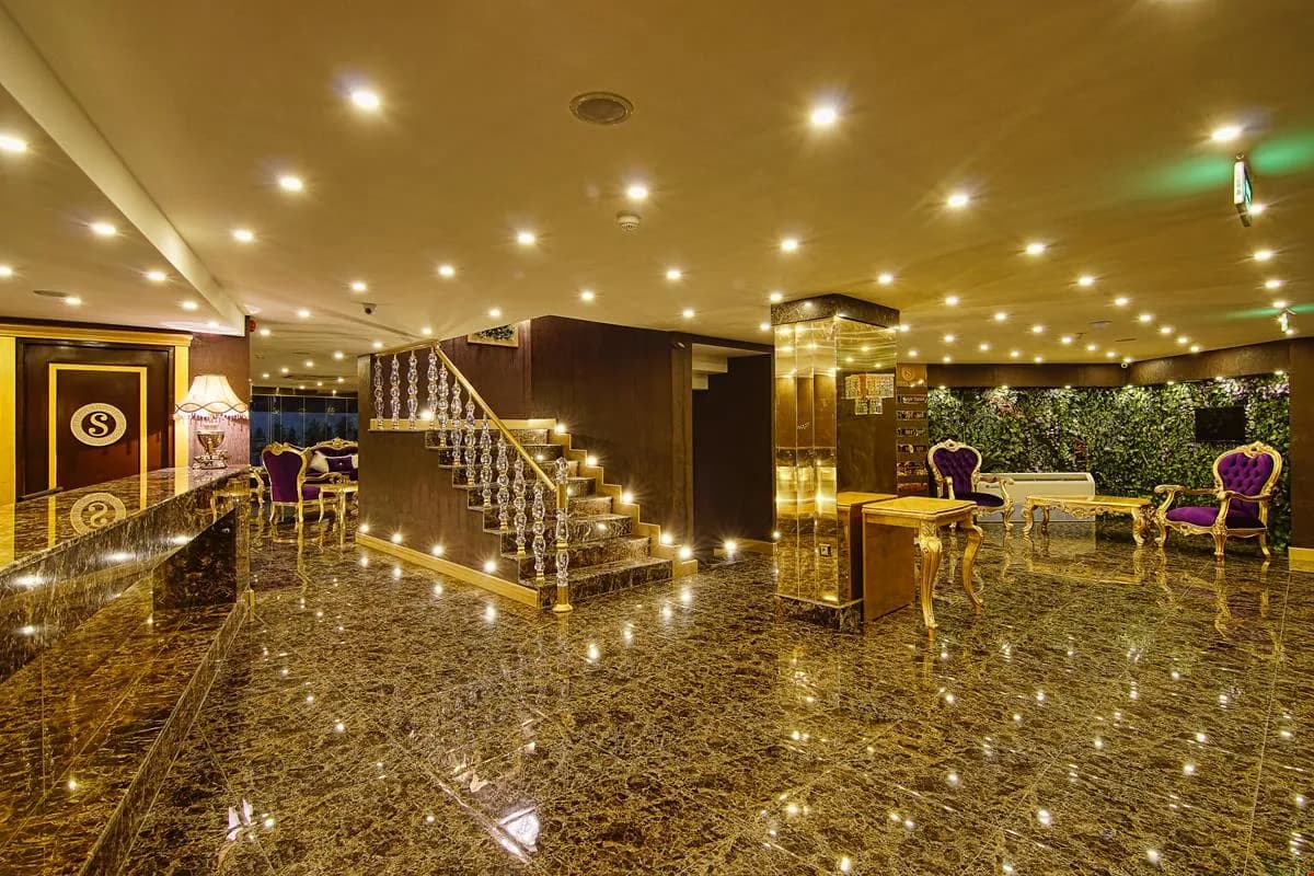 S White Hotel-resim-3