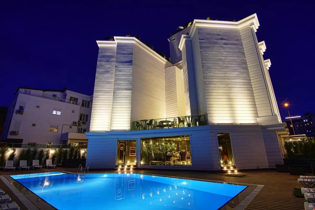 S White Hotel-resim-4