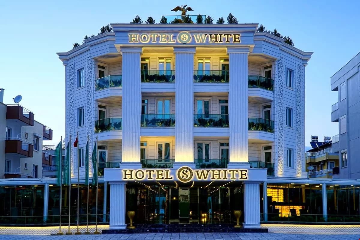 S White Hotel-resim-0