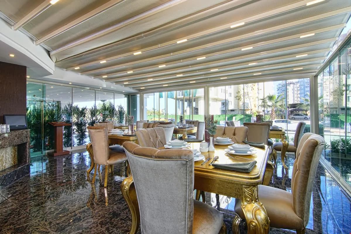 S White Hotel-resim-2