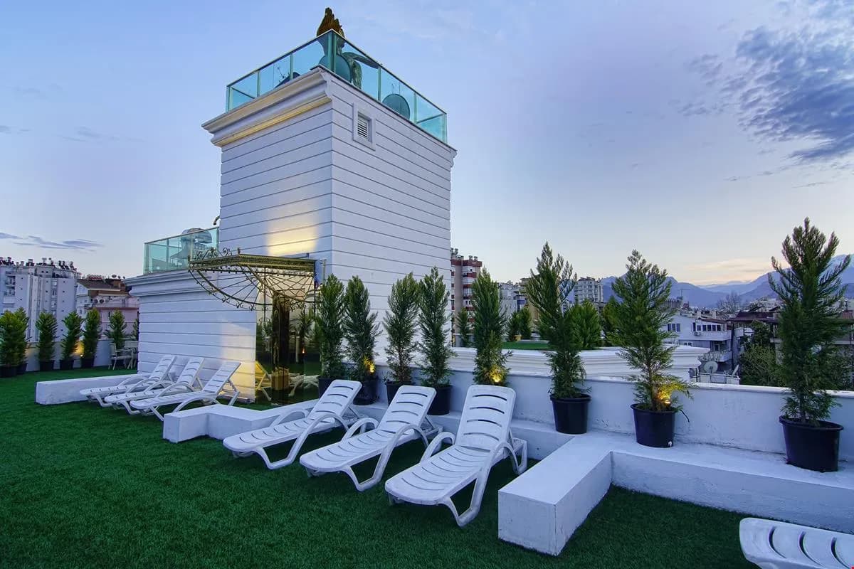 S White Hotel-resim-7