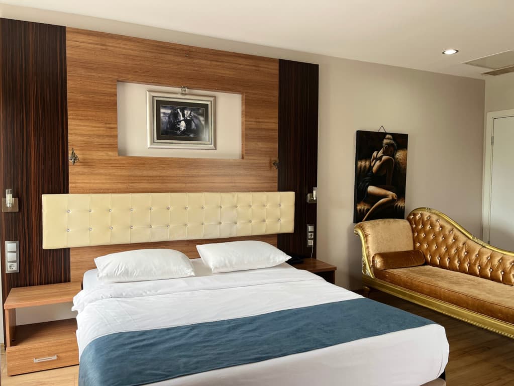 The Riada Hotel-resim-1