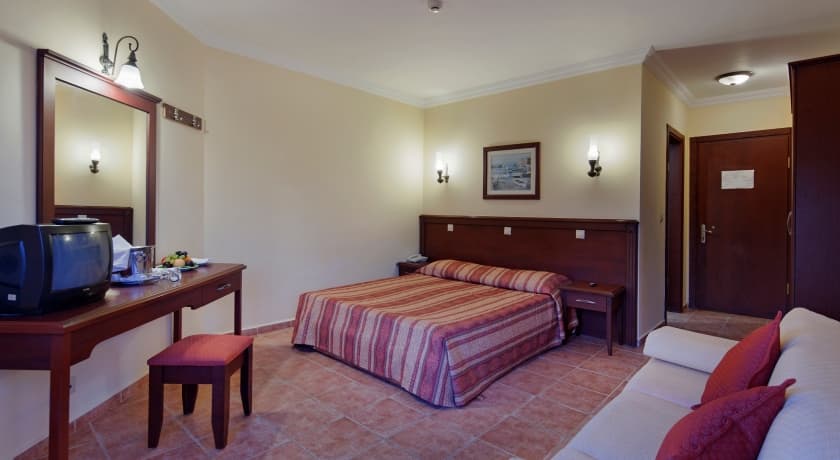 Larissa Sultans Beach-resim-2