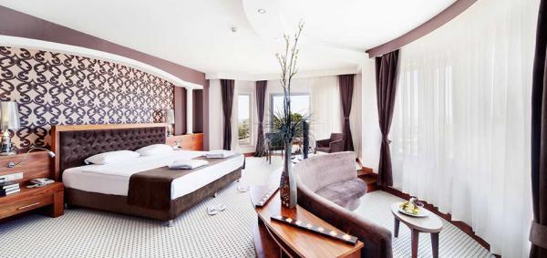 Villa&Göl Aile Odası Havuz Manzara (54 m2)