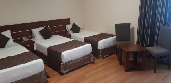 Triple Bed Room-Üç Ayrı Yataklı Oda