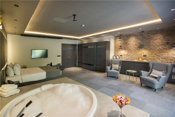 Jacuzzi Suite with Terrace